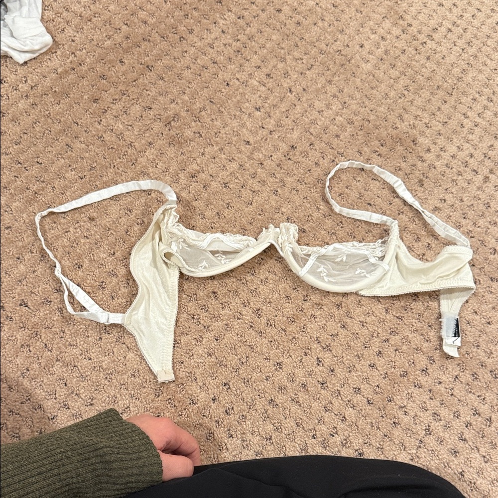 Elegant White Lace Christian Dior Vintage Bra